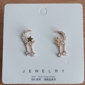 Hot Topic Gold Star and Moon Dangle Earrings